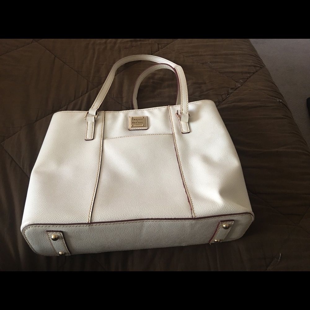 Dooney & Bourke medium size purse.